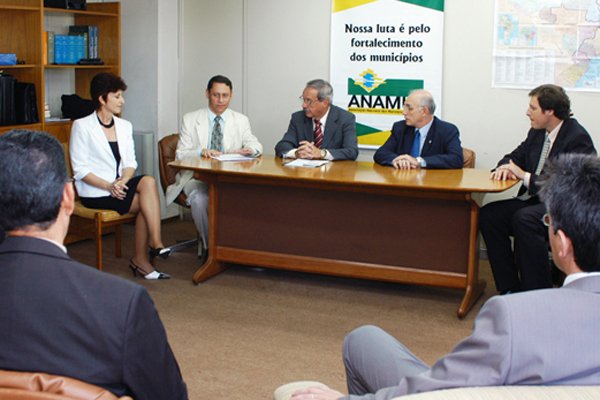 Assinatura do Termo de Parceria da ANAMUP e AMUSUH com a ABM