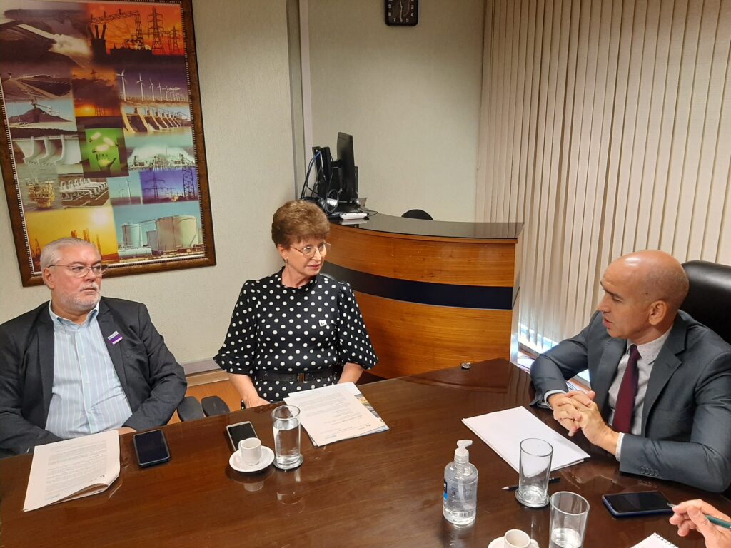 Nova reunião da AMUSUH com o MME 19