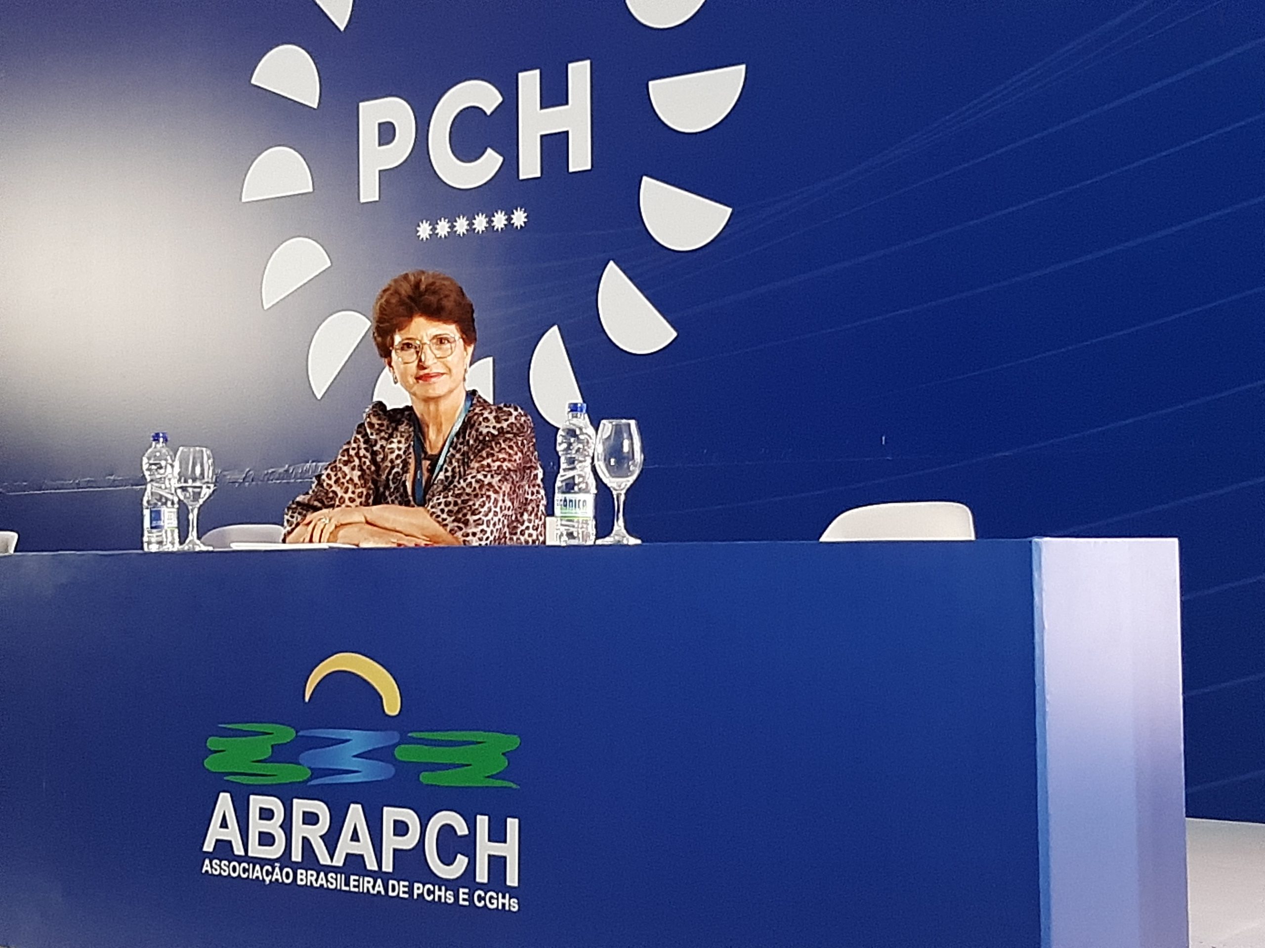Secretária-Executiva da AMUSUH discursa em evento da ABRAPCH 1