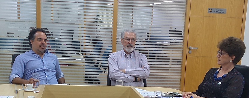 Equipe técnica da AMUSUH se reúne com representantes da ABIAPE 14