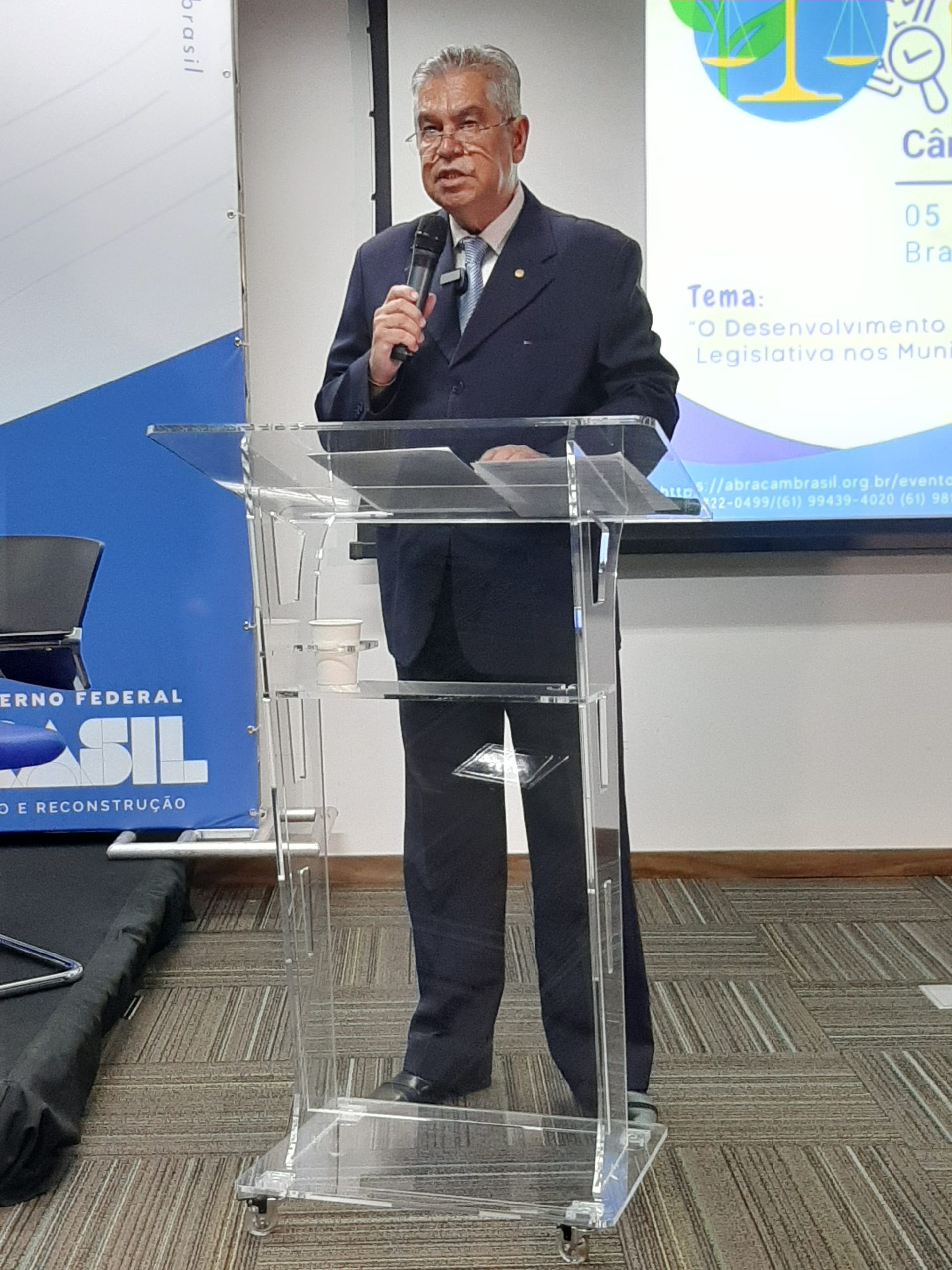 Secretária-executiva da AMUSUH discursa em evento da ABRACAM 3