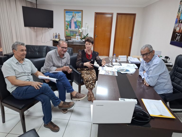 Representantes da AMUSUH se reúnem com prefeito e secretários de Catalão