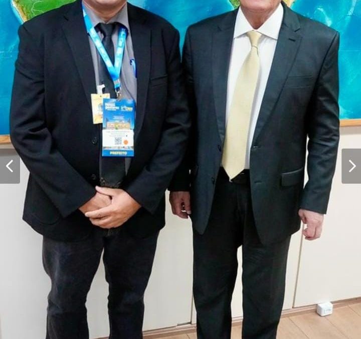 Novos integrantes do quadro de dirigentes da AMUSUH visitam a sede da Associação e articulam alianças políticas