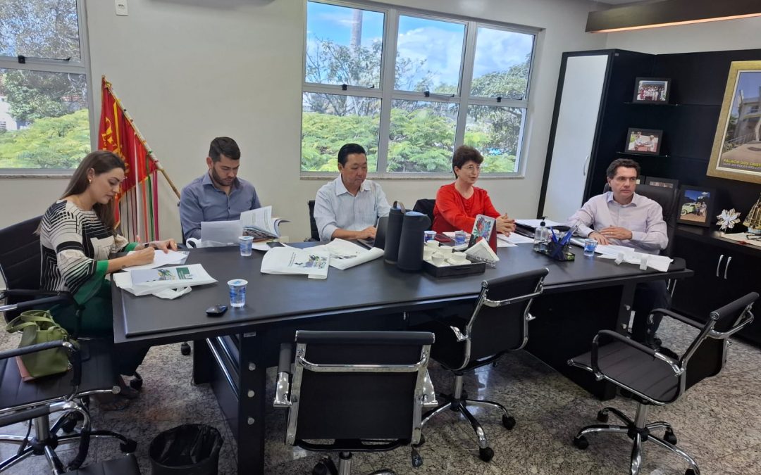 Comitiva da AMUSUH visita a Prefeitura de Cristalina