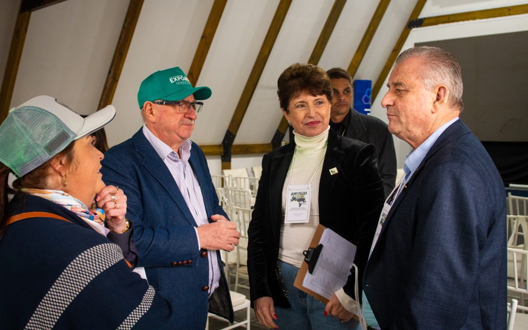 AMUSUH discute arrecadação e defende municípios em parceria com a FAMURS na Expointer