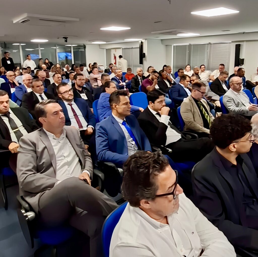 Prestigiando a Palestra dos Especialistas Convidados Pela AMUSUH