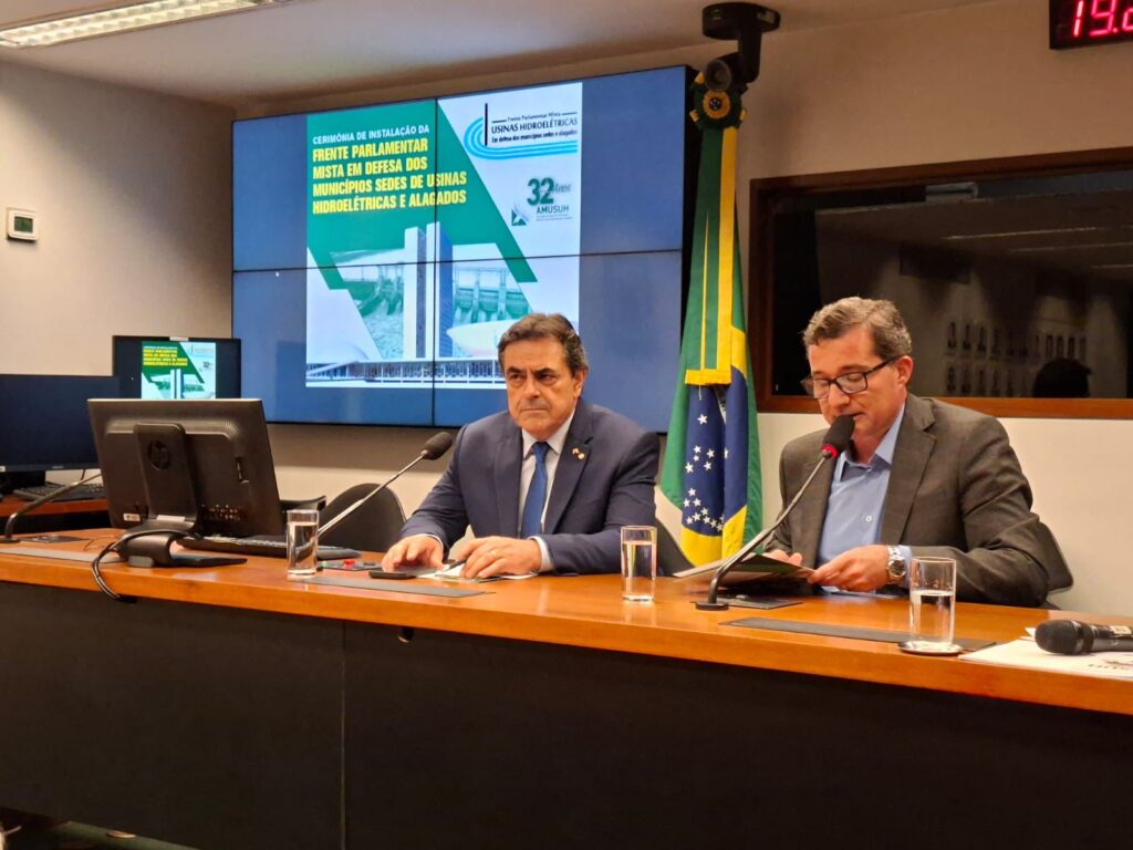 Cassiano Maia, presidente da AMUSUH, durante a instalação da Frente Parlamentar Mista